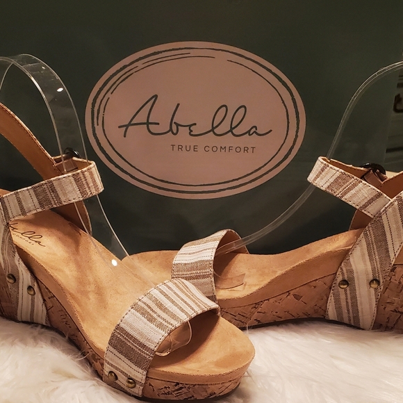 Abella Women's Tan Striped Sandals - Picture 2 of 7